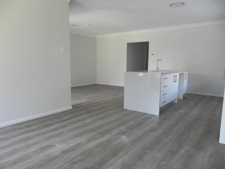 FOUR BEDROOM HOME - Photo 4