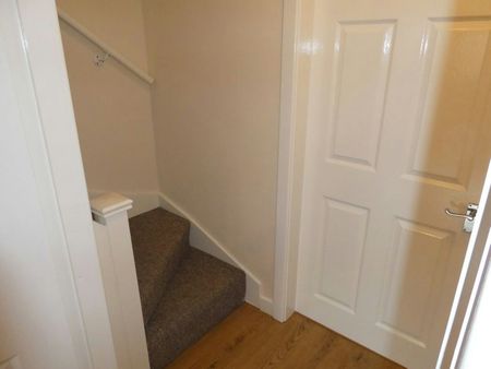 Terraced House to rent on - Photo 4
