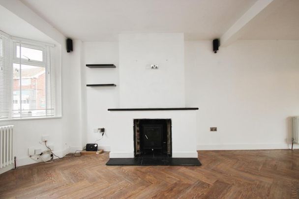 4 bedroom semi-detached house to rent - Photo 1