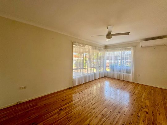 SPACIOUS 3-BEDROOM HOME IN A QUIET SPEERS POINT LOCATION - Photo 1