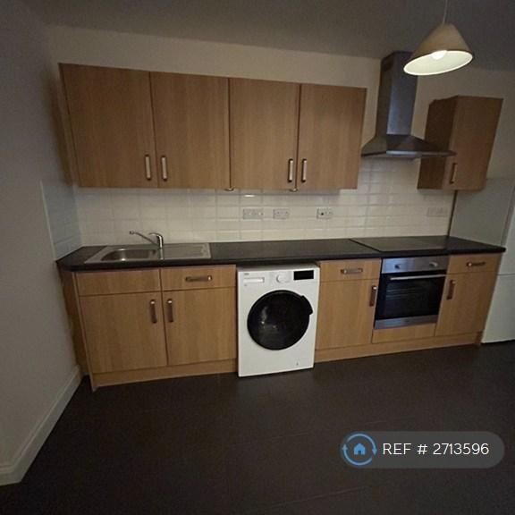 3 bedroom flat to rent - Photo 1