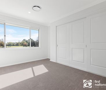 Contemporary Living Meets Convenience - Photo 5