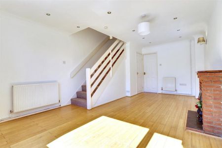2 bedroom end of terrace house to rent - Photo 3