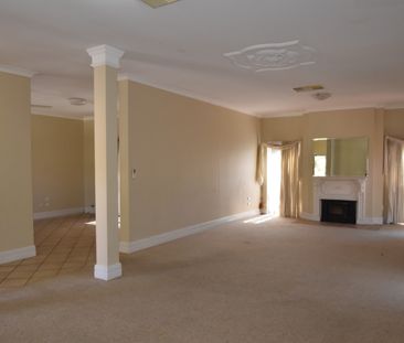 Large Four Bedroom, Two Bathroom Family Home! - Photo 3