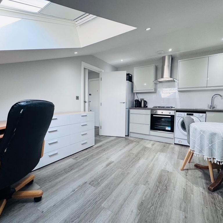 1 bedroom flat to rent - Photo 1