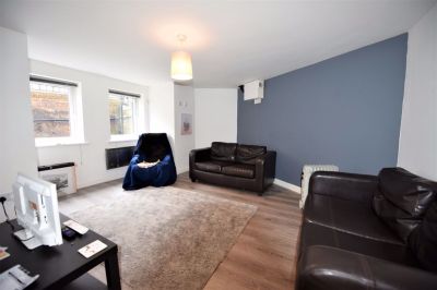 1 bedroom Flat in Welton Road, Leeds - Photo 4