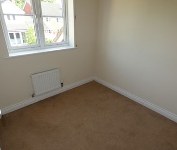3 bed Detached - To Let - Photo 3