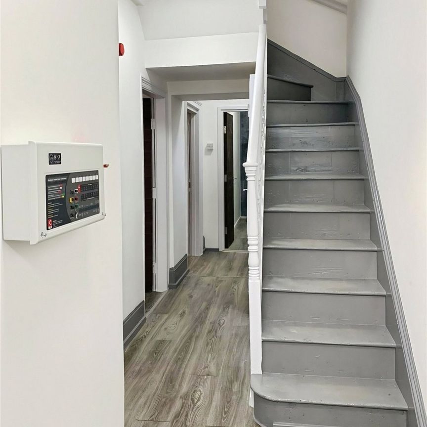 Manchester Road, Huddersfield, HD1 - Photo 1