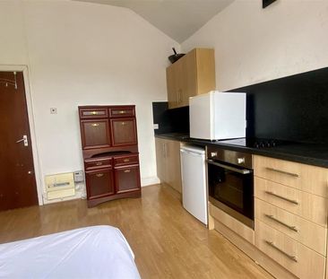 Studio to rent - Photo 3