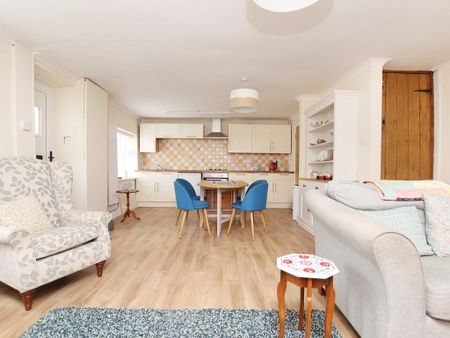 2 bedroom terraced house to rent - Photo 2