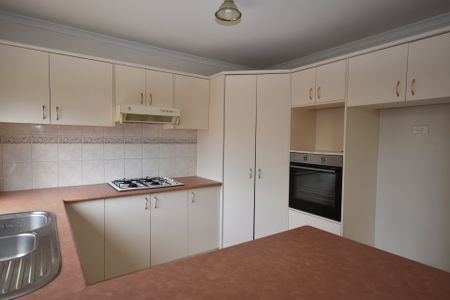 1A/1 Bathurst Street, Mooroolbark - Photo 2