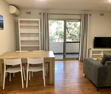 2 x 1, fully furnished, in quiet Complex, close to transport, shops... - Photo 1