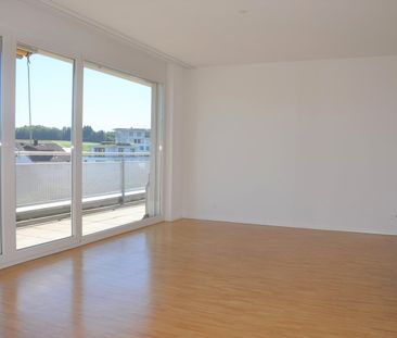 "grosszügige, moderne 2.5-Zimmer-Attika-Wohnung mit grosser Dachter... - Foto 6