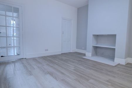 3 bedroom semi detached house to rent - Photo 2