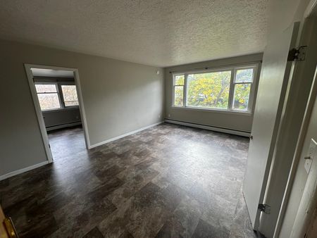 1 Bedroom Unit Available Near Hospital!! - Photo 3