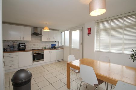 Washington Avenue, Grovehill, Hemel Hempstead, HP2 6AA, Herts - Photo 3