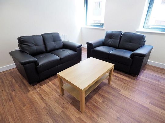 4 bedroom flat to rent - Photo 1