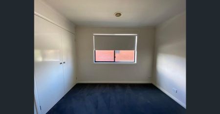 Ideal Family Home in popular Lake Gardens location. - Photo 5