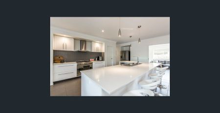 Spacious 4-Bedroom, 2-Bathroom Home Opposite Deakin Waurn Ponds - Perfect for Students or Working Professionals! - Photo 2