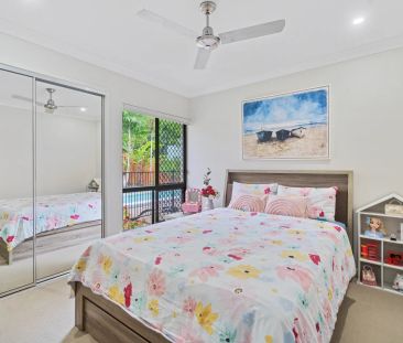 Executive family home with pool and modern comforts - Photo 6