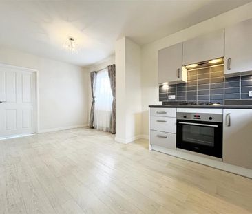 3 bedroom Semi-detached house to rent - Photo 6