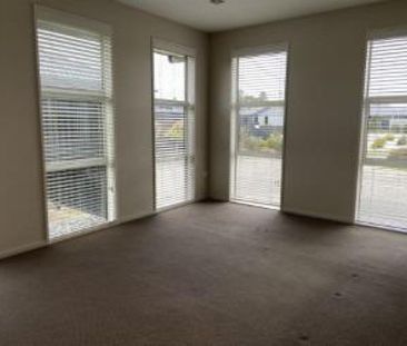 Modern Family Home - Photo 2