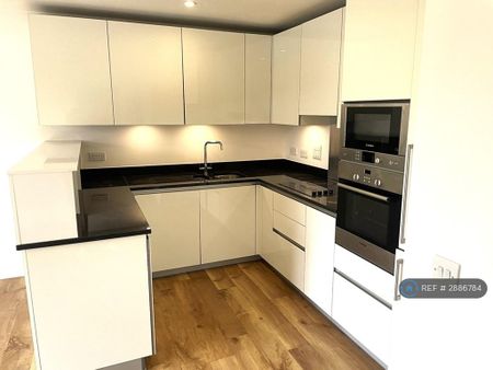 3 bedroom flat to rent - Photo 4