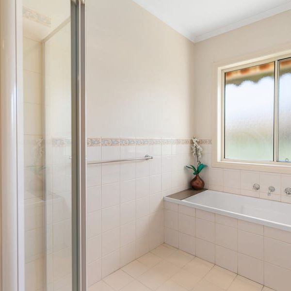 3 bedroom home offering low maintenance, secure, and easy living - Photo 1