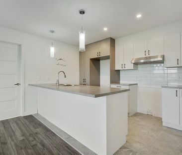 Appartement Saint-Rémi À Louer - Photo 1