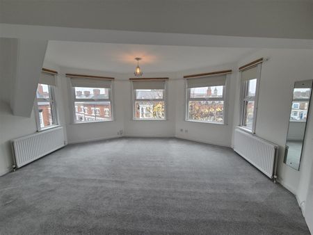 1 Bed Flat - Photo 2