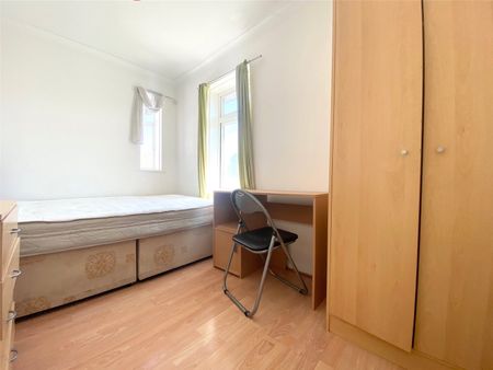 5 bedroom semi-detached house to rent - Photo 2