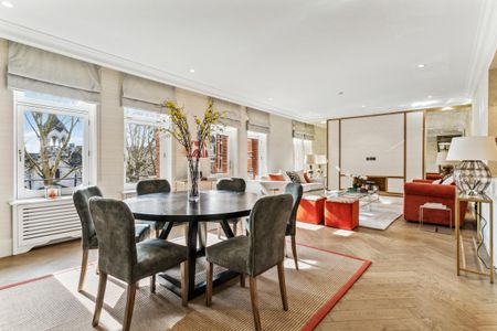 4 bedroom flat in Kensington - Photo 3