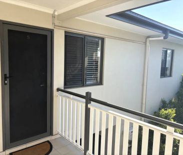 “Modern 2-Bedroom Unit in Quiet, Convenient Location” - Photo 2