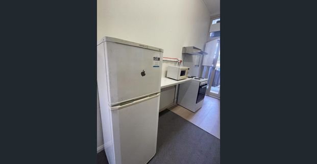 Close to station furnished 2 Partitions and new bathroom for rent - Photo 1