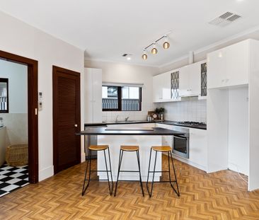 Open the Door to Grand Family Living in Prestigious St Peters - Photo 5