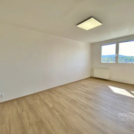 Velmi hezký byt po rekonstrukci ve vyhledávané lokalitě. - Фото 1