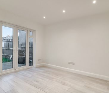 3 Bed Terraced House, Kenmore Avenue, HA3 - Photo 2
