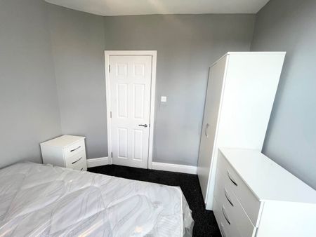 Knowle Terrace (Room 2), Burley, Leeds - Photo 4
