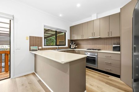 LOVELY THREE BEDROOM HOME - Photo 2