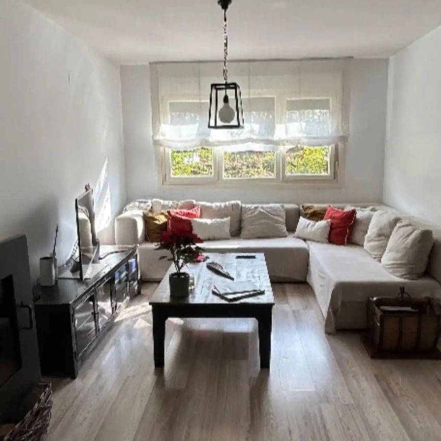 Casa o chalet de alquiler en Calle Cabo de Peñas, 6, El Pastel - Photo 1