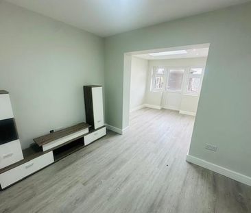 6 bedroom property to rent - Photo 1