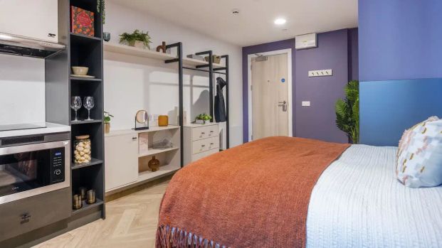 Platinum Studio - Photo 1