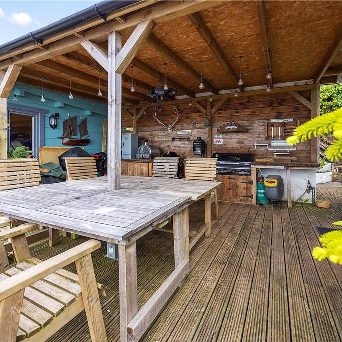 4 bedroom semi-detached house to rent - Photo 1