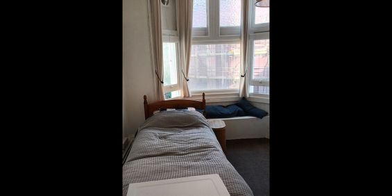 Bedsit, East St, BN1 - Photo 3