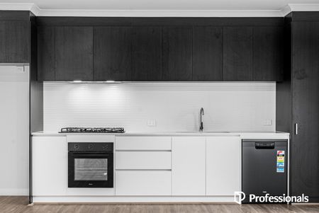 Brand New Street Front Villa! - Photo 2