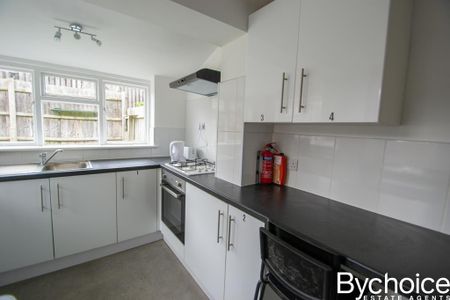 1 bedroom in a house share to rent - Photo 3