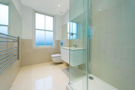 3 bedroom flat to rent - Photo 4