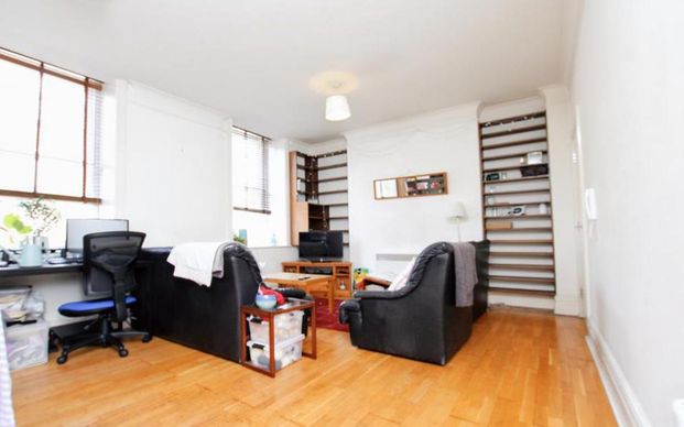 Ocean Letting and Management are pleased to present this high spec central apartment offering furnished accommodation in the heart of the city. The property comprises of a good size lounge, kitchen diner (with all appliances), three double bedrooms and a bathroom with shower. There is an allocated parking space and also storage cupboards within the flat. The property would be ideal for three professional people needing city centre access. Energy rating D. - Photo 1