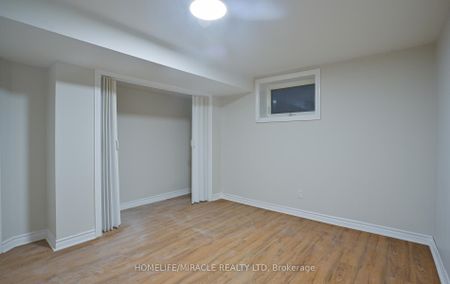 Detached Home For Lease | W8146880 - Photo 2