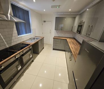 1 bedroom in a house share to rent - Photo 2